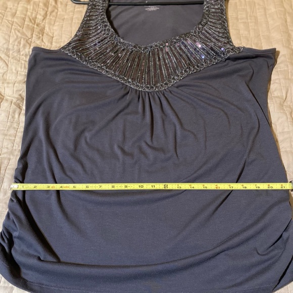 Lane Bryant size 18/20 sleeveless, gray, sequined top with ruched sides. - Picture 4 of 5